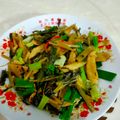 彭士芳 的 薑絲酸菜炒麵腸 cooksnap