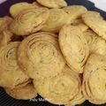 Indu Mathur का कुकस्नैप जब उन्होंने बेसन मठरी (Besan Mathri recipe in hindi) बनाया था।