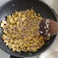 รูป Cooksnap ของ ต้น คนดี เมื่อเขาทำ มันฝรั่งผัดกระเทียมหมูสับ
