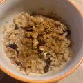 il Anna in cucina👩🏼‍🍳 quando ha preparato #196 Porridge di avena con noci, uvetta, mele e miele