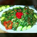 صورة من وردة جورية حمراء، شاركها بعد تجربة وصفة تبولة بالرمان 😋