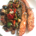 El cooksnap de @tesa.cuina cuando hizo Salmón a la plancha con verduras asadas y espaguetis con trufa.