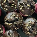 Cooksnap Tris semasa beliau membuat Muffin Coklat.
