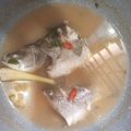 Cooksnap Hapiza Adnan semasa beliau membuat Siakap Stim Limau ala thai.