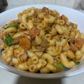 Cooksnap Mazz Mellifera semasa beliau membuat Macaroni goreng.