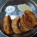प्रज्ञान परमिता सिंह का कुकस्नैप जब उन्होंने आटे के फ्राई मोमो (atte ke fry momo recipe in Hindi) बनाया था।
