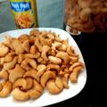 Anupama Maheshwari का कुकस्नैप जब उन्होंने कुरकुरे काजू मठरी (kurkure kaju mathri recipe in Hindi) बनाया था।