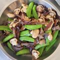 菜菜 的 巴西蘑菇炒甜豆 cooksnap