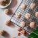 Cooksnap dari shofisquenta untuk resep Red Velvet Crinkle Cookies