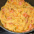 El cooksnap de Julián cuando hizo Spaghetti con pimiento y salchichas.