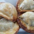 El cooksnap de pedrerai67 cuando hizo Empanadillas de morcilla y queso de cabra, con miel y piñones.