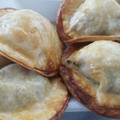El cooksnap de pedrerai67 cuando hizo Empanadillas de morcilla y queso de cabra, con miel y piñones.