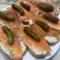 El cooksnap de Eduardo Agudo Alba cuando hizo Canapé dulce con salmón ahumado, queso y pepinillo.