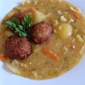 Magyarné Nyírő Kati Cooksnap-ja, amikor elkészítette a(z) Sárgarépás kelkáposzta főzelék, fokhagymás hússal receptet.