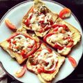 Rafiqua Shama का कुकस्नैप जब उन्होंने ब्रेड पिज़्ज़ा (Bread pizza recipe in hindi) बनाया था।