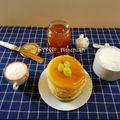 il rosso rubinian quando ha preparato Pancakes soffici