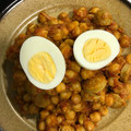 El cooksnap de Dcatpa cuando hizo Garbanzos con curry y salchichas frankfurt.