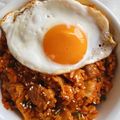 รูป Cooksnap ของ Natlada Ruengrittha เมื่อเขาทำ ข้าวผัดกิมจิ + ไข่ออนเซ็น