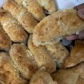 صورة من امنيه الهوساوي ، شاركها بعد تجربة وصفة فطائر النقانق بالجبنه والبف بستري