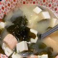 蟬蟬 的 鮭魚豆腐海帶味增湯 cooksnap