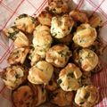 Beáta Szűts Cooksnap-ja, amikor elkészítette a(z) Joghurtos medvehagymás pogácsa és stangli receptet.