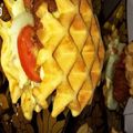 anushka goel का कुकस्नैप जब उन्होंने हेल्दी वैफ़ल बर्गर (Healthy waffle burger recipe in hindi) बनाया था।