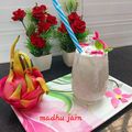 Madhu Jain का कुकस्नैप जब उन्होंने ड्रैगन फ्रूट स्मूदी (dragon fruit smoothie recipe in Hindi) बनाया था।