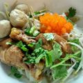 รูป Cooksnap ของ supatchaya เมื่อเขาทำ ก๋วยเตี๋ยวไก่ตุ๋นมะระ ง่ายๆ สไตส์จุ๋ม