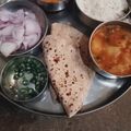 Priya nain का कुकस्नैप जब उन्होंने आलू मटर और टमाटर की सब्जी (aloo matar aur tamatar ki sabzi recipe in Hindi) बनाया था।