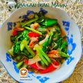 Cooksnap Anur Musa semasa beliau membuat Kailan Ikan Masin.