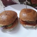 Dipti Mehrotra का कुकस्नैप जब उन्होंने आलू टिक्की बर्गर(aloo tikki burger recipe in hindi) बनाया था।
