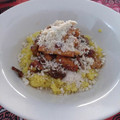 El cooksnap de vanessa1493 cuando hizo Cous cous con dados de pollo, tomate, pasas, miel, almendras y especias.