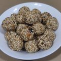 Neelam Ranadive's cooksnap of when they made तीळ खजुराचे लाडू (Til Khajurache Ladoo Recipe In Marathi).