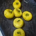 Meenakshi Verma( Home Chef) का कुकस्नैप जब उन्होंने मथुरा का केसर पेड़ा (Mathura ka Kesar Peda recipe in Hindi) बनाया था।