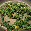 El cooksnap de khyra99 cuando hizo Espinacas salteadas con pasas, nueces y salsa de soja.