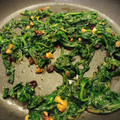 El cooksnap de khyra99 cuando hizo Espinacas salteadas con pasas, nueces y salsa de soja.