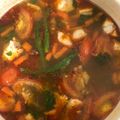 Cooksnap Fox Gaming semasa beliau membuat Tom Yam Seafood Padudu 🦐🥕.