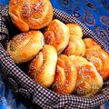 کوک اسنپ رازانی(لرستانی) بعد از امتحان کردن نان خرمایی.