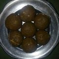 Vanika Agrawal's cooksnap of when they made Gond ke ladoo.