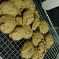 Cooksnap Shila Osman semasa beliau membuat Famous Amous Choc Chip Cookies.