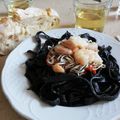 El cooksnap de Juan Ramon Garcia Vazquez cuando hizo Espaguetis negros con gulas, langostinos y salsa de pimientos rojos.