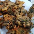 Naureen Khan Lodhi's cooksnap of when they made Palak or Hari piyaz ky pakory.