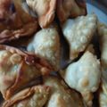 Sushma Manoj Kumar का कुकस्नैप जब उन्होंने आलू समोसा (Aloo Samosa Recipe in Hindi) बनाया था।