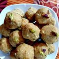 Anupama Maheshwari का कुकस्नैप जब उन्होंने आटा -गोंद ड्राई फ्रूट्स लड्डू (Aata-gondh dry fruits laddu recip बनाया था।