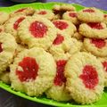Cooksnap dari atika untuk resep Crunchy Strawberry Cheese Thumbprint Cookies💟