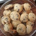 Cooksnap Rozza Farisha semasa beliau membuat Biskut Coklat Chips.
