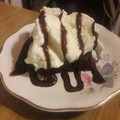 El cooksnap de Aaruu Picchi cuando hizo Brownie con helado y salsa de chocolate.