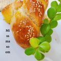 کوک اسنپ میس معصوم بعد از امتحان کردن نان صبحانه کوچک.