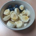 El cooksnap de Eduardo abella blanco cuando hizo Bol de avena, frutos secos, fruta, miel y yogurt cremoso.