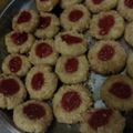 Cooksnap dari Mờnậ Tinneke Đữngữs untuk resep Strawberry Thumbprint Cookies